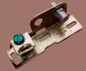 Single grounding block for CATV coax cable GB81